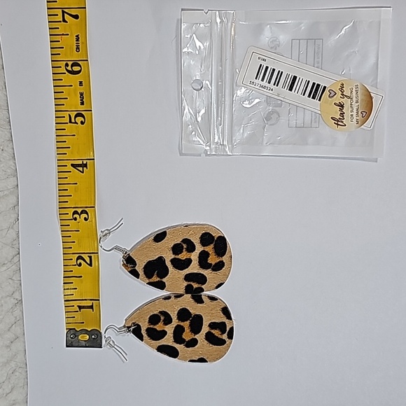3/$20 Leopard teardrop dangle earrings New - Picture 3 of 5